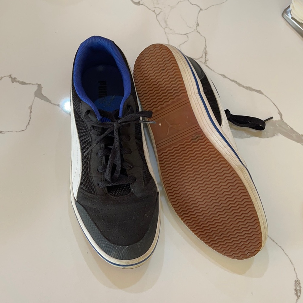 Men’s Puma sneakers Size 10